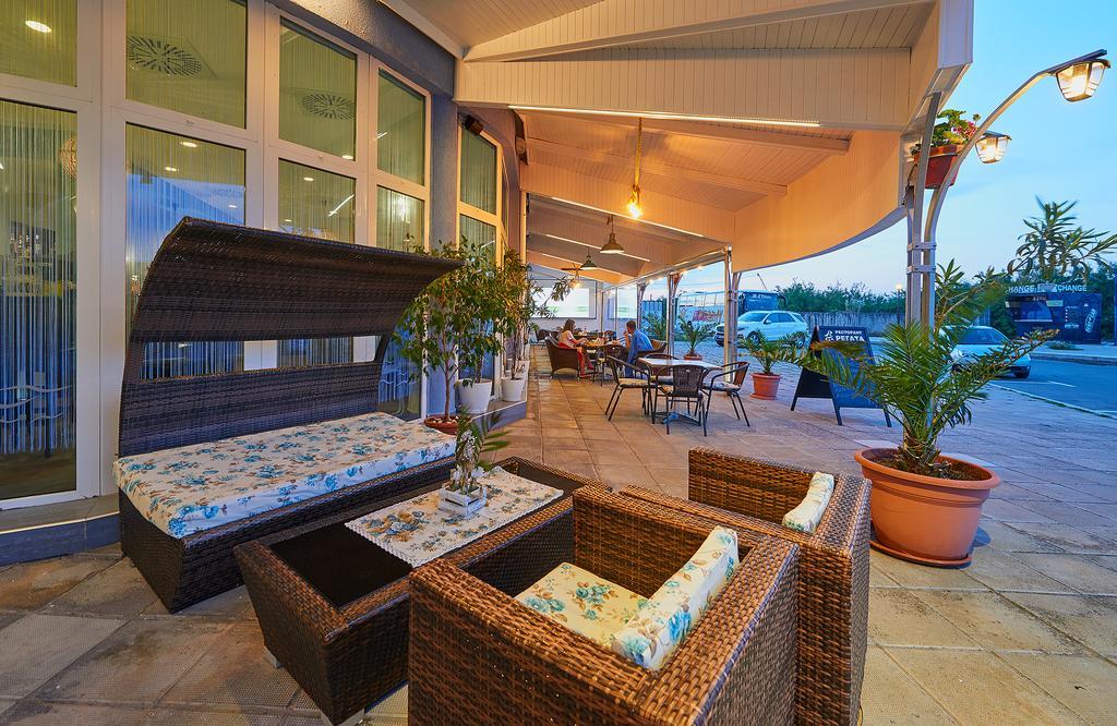 Family Hotel Regata Pomorie Exterior foto